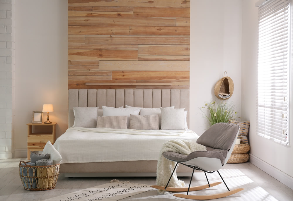 Stile scandinavo: un tocco di classe in una casa moderna 3 Immagine di camera da letto con parete in legno