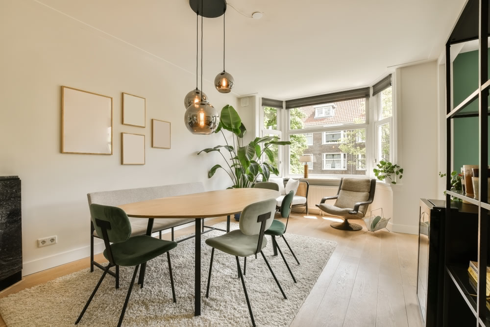 Cosa fare se ci sono dei cedimenti strutturali in casa? 2 Immagine di sala da pranzo con dettagli verdi