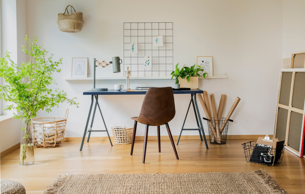 Come nascondere i cavi elettrici in casa mantenendo uno stile impeccabile 4 Immagine di scrivania ufficio casa