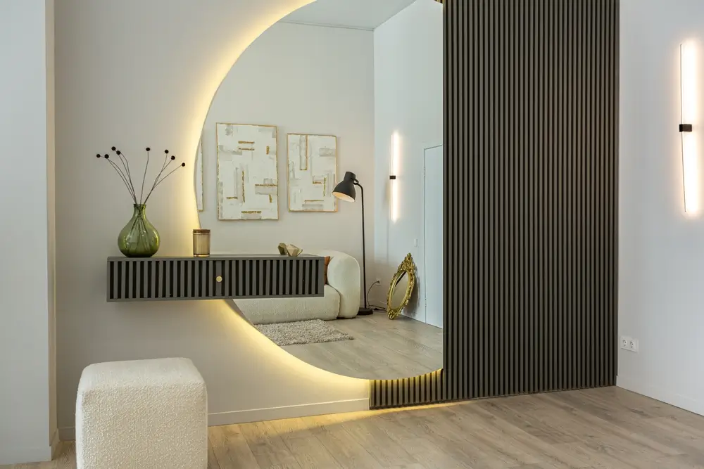 Quale specchio scegliere per la casa? 3 Immagine di specchio mezzaluna ingresso