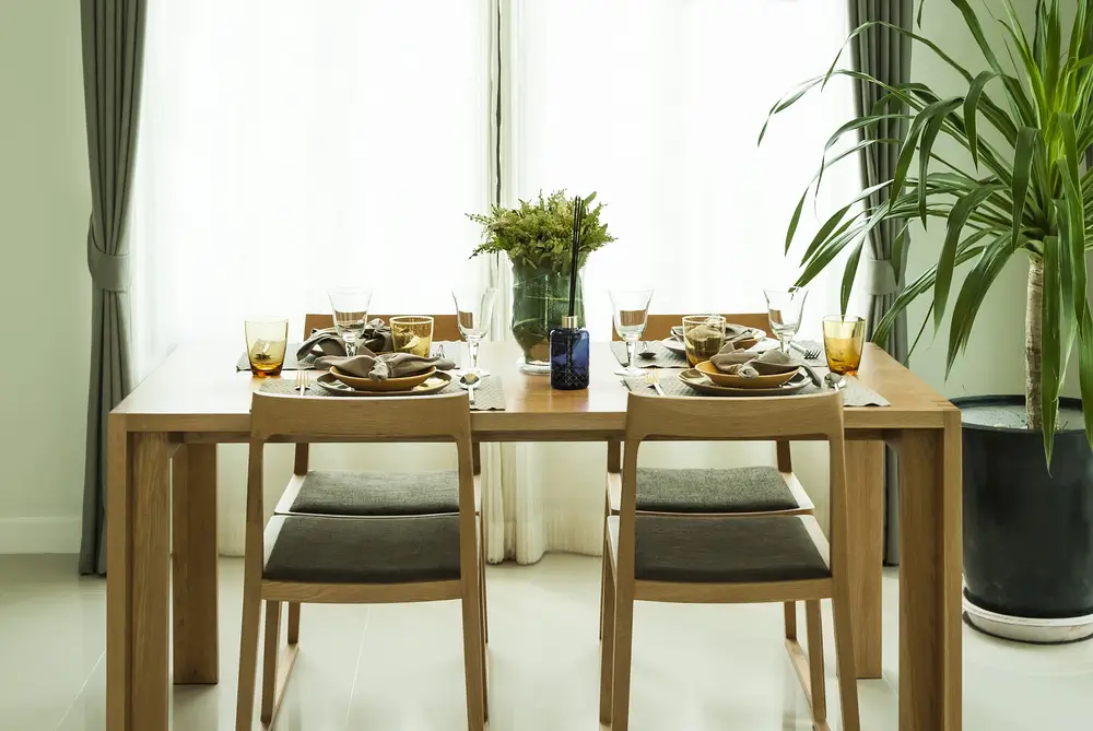 Tavolo da pranzo: i brand consigliati per ogni stile 1 Immagine di tavolo soggiorno