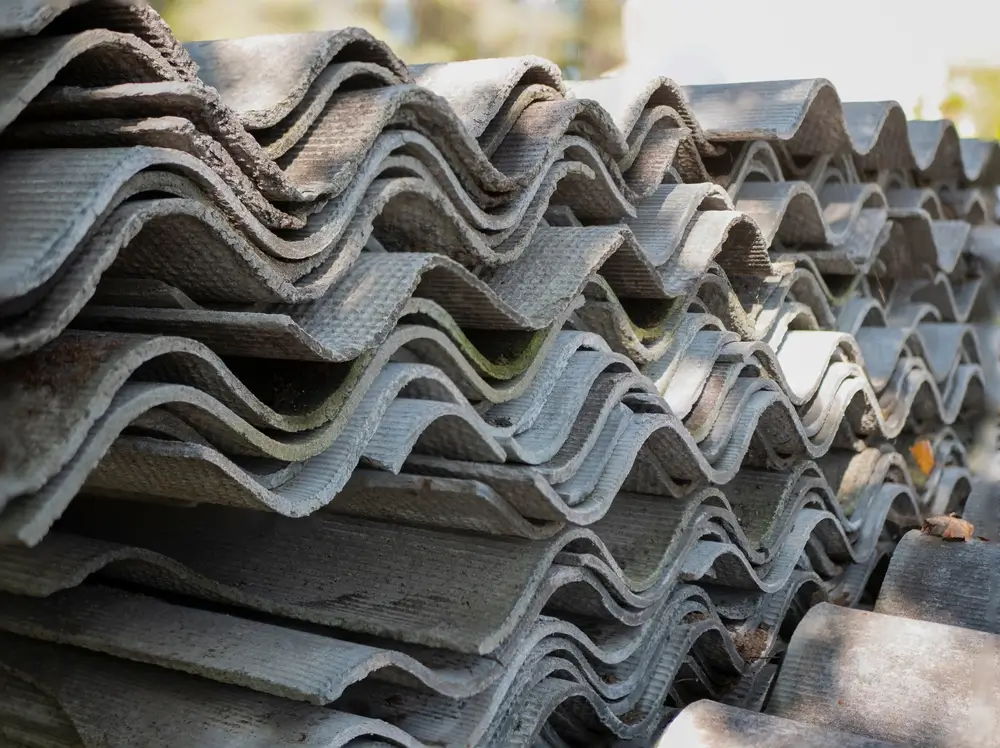 Eternit in casa durante i lavori di ristrutturazione: cosa fare? 1 Immagine di togliere amianto