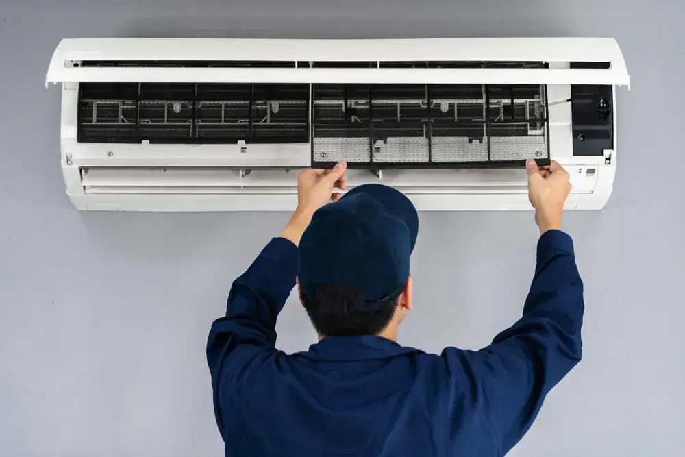 Manutenzione del condizionatore: cosa fa il tecnico? 4 Immagine di manutenzione condizionatore casa