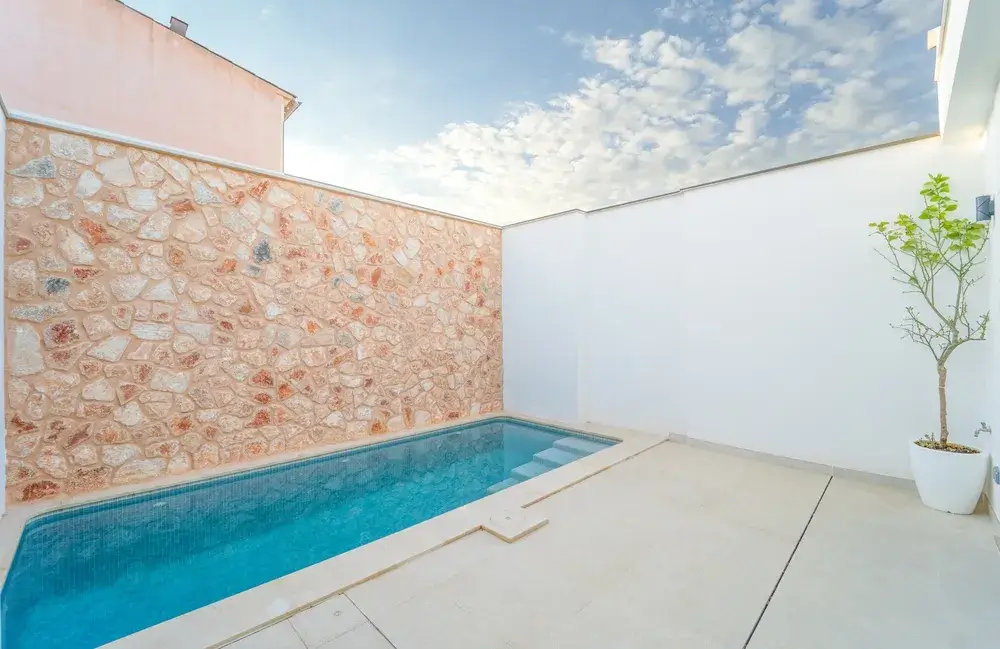 Pietra ricostruita: cos’è e a cosa serve 2 Immagine di pietra ricostruita piscina