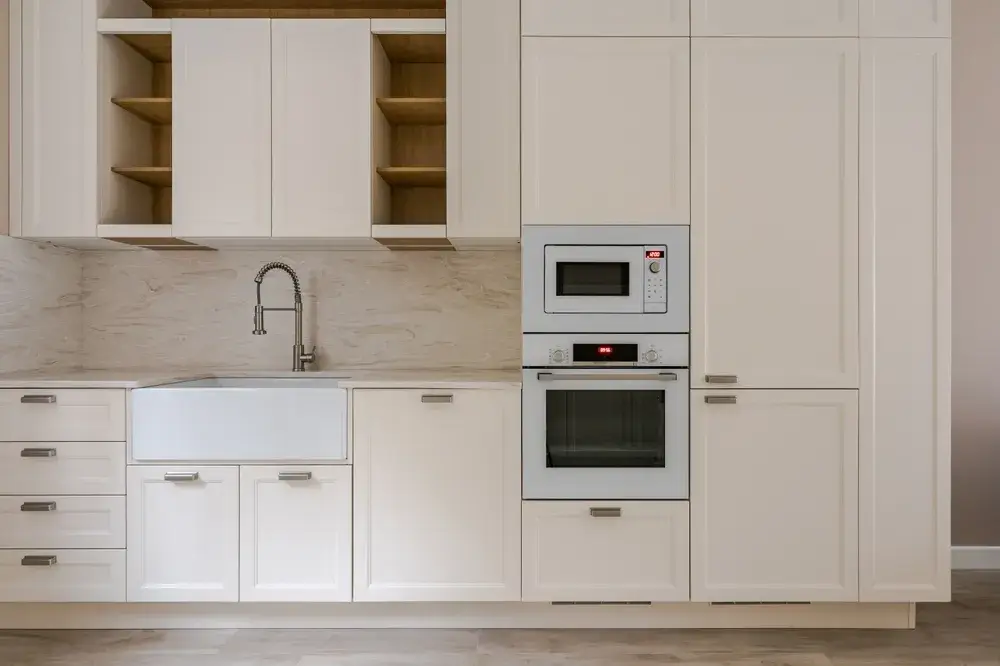 Pro e contro dei lavelli integrati nel top 4 Immagine di cucina crema