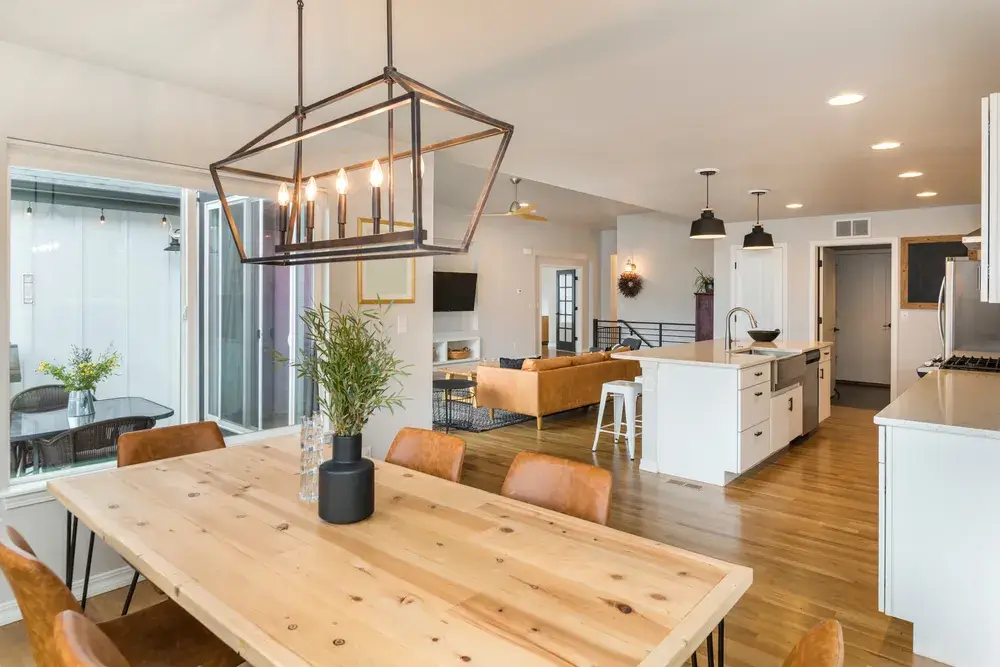Lampadari in casa: scelta datata? 2 Immagine di lampadario moderno