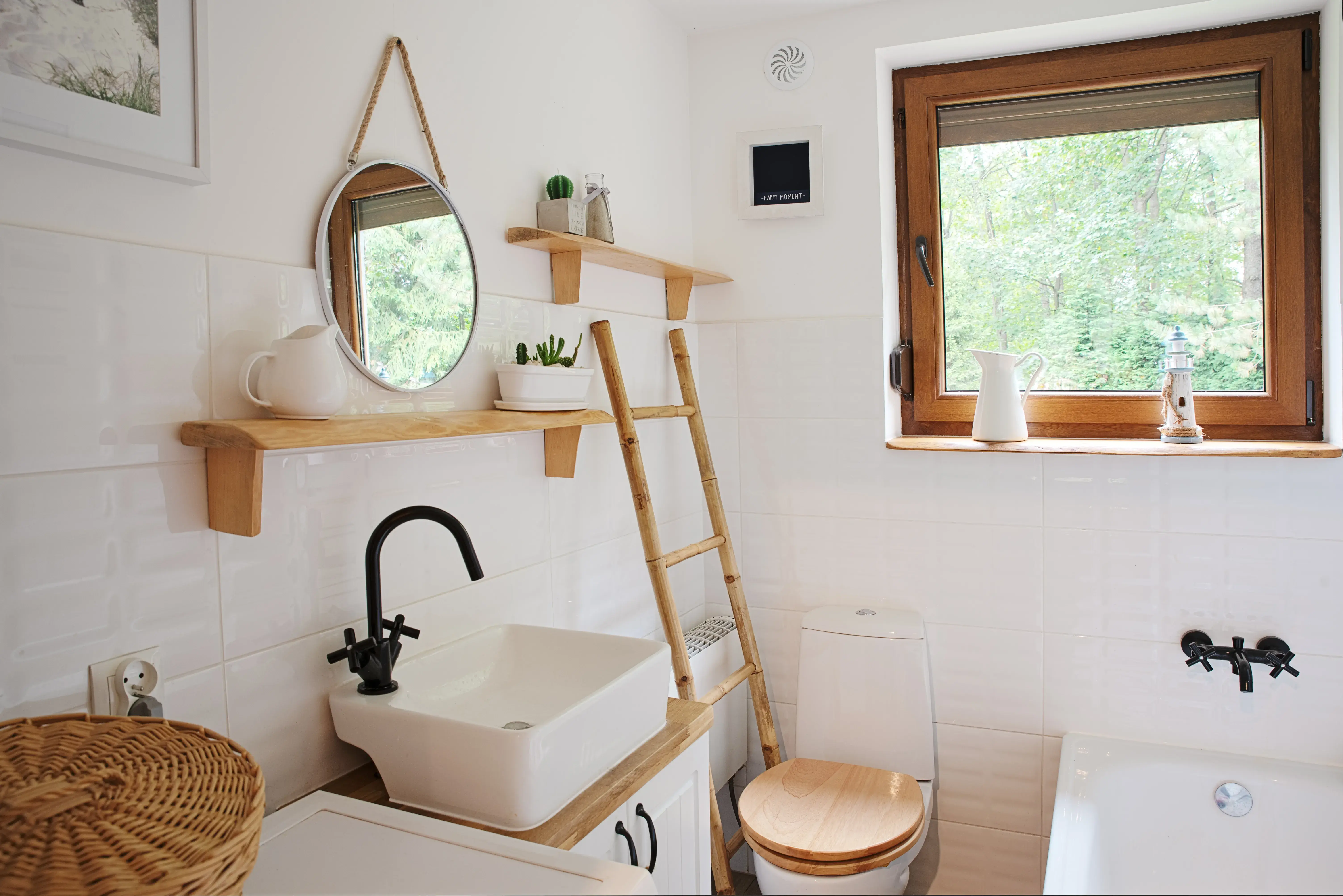 Mensole per il bagno: come fare se non c'è spazio? 10 Immagine di mensole