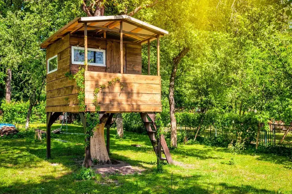Bambini in casa: come adattare il giardino 3 Immagine di casa albero