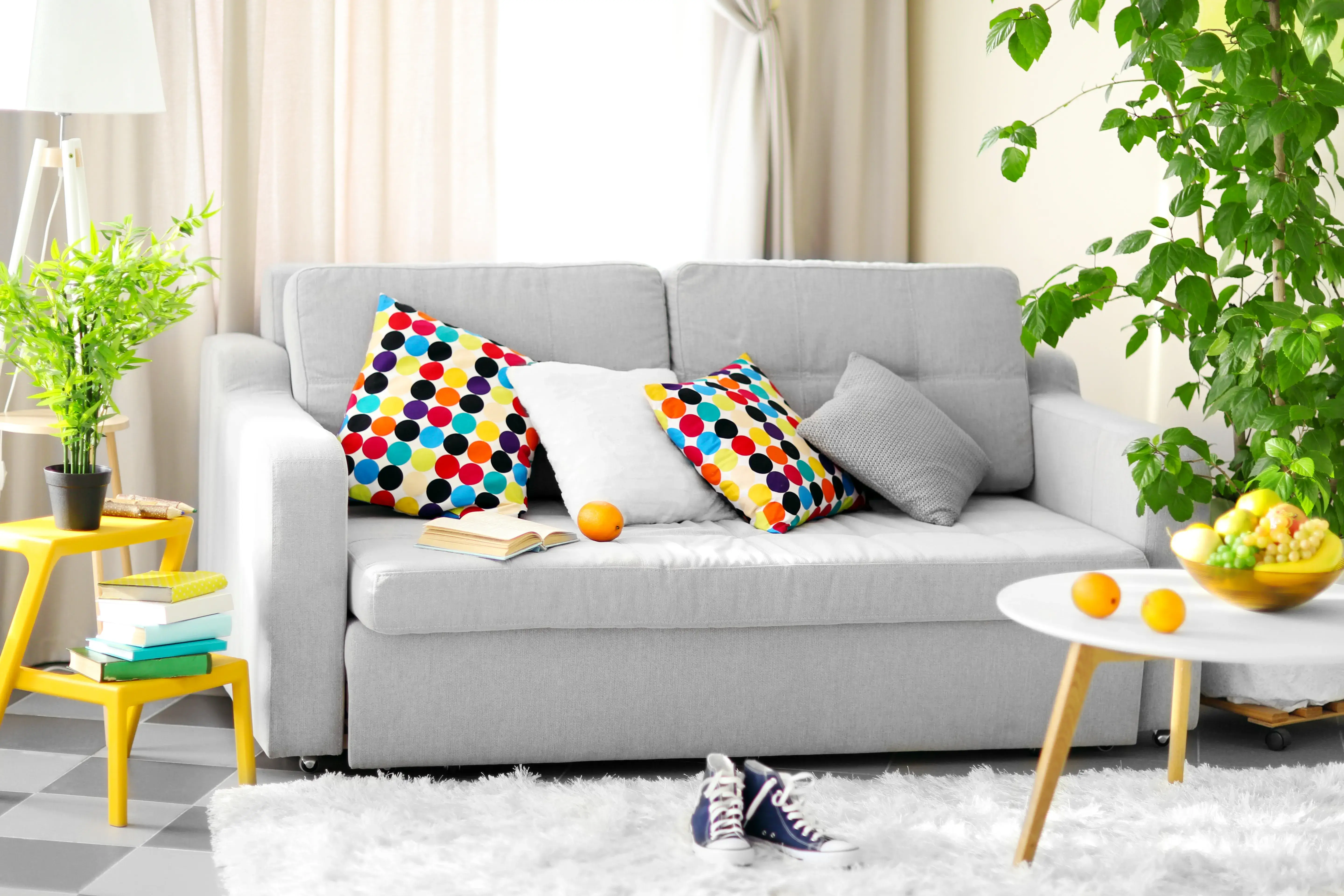 Divano grigio in casa: eleganza e versatilità 5 Immagine di divano grigio casa piccola