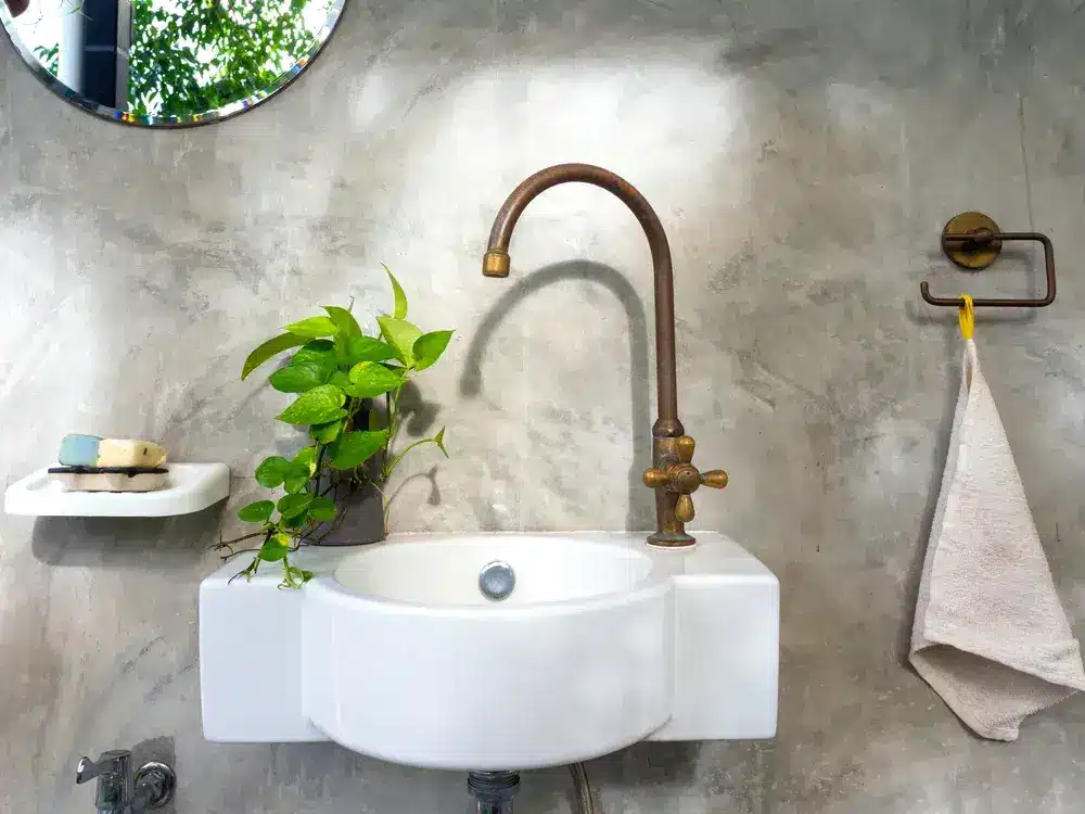 Come abbinare metalli diversi in casa? 3 Immagine di metalli bagno