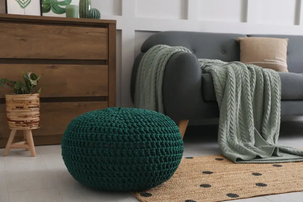 Pouf per la casa: elemento d'arredo ricco di stile 4 Immagine di pouf verde