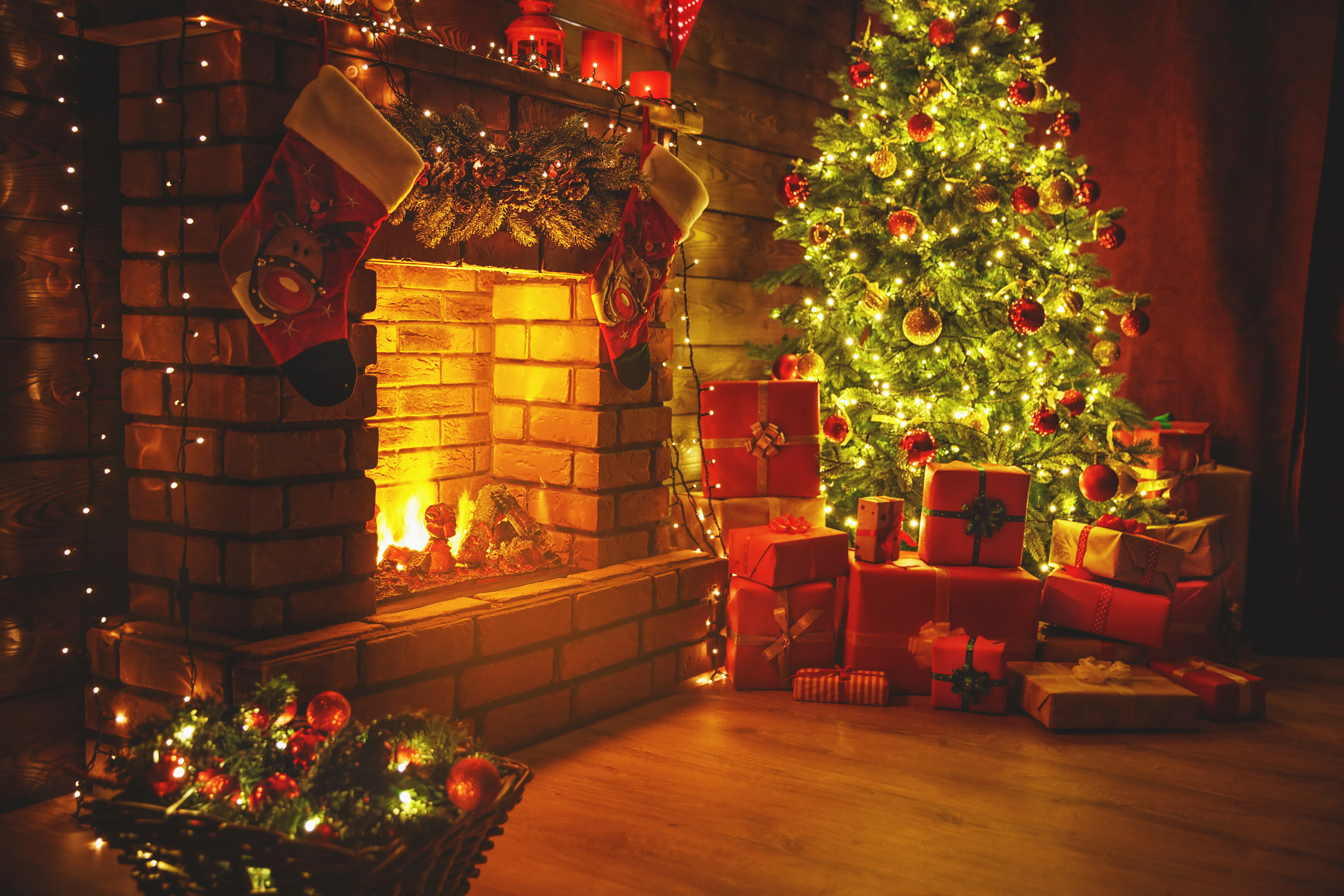 Natale attorno al camino: decorare con i tessuti 6 Immagine di camino natale